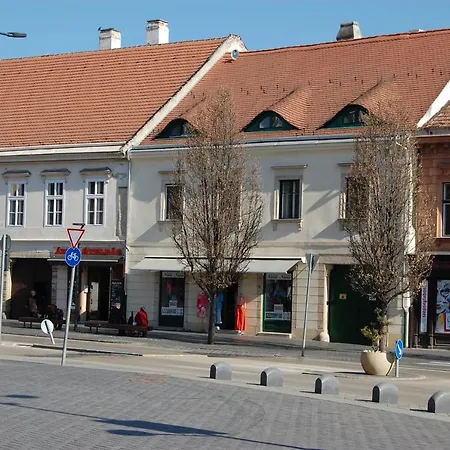 Belvaros Apartmanhaz Apartmán Šoproň