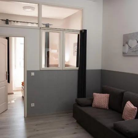 Belvaros Apartmanhaz Sopron