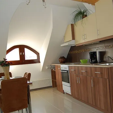 Belvaros Apartmanhaz Apartmán Šoproň
