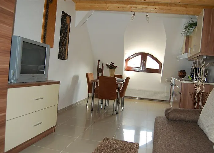 Belvaros Apartmanhaz * Sopron