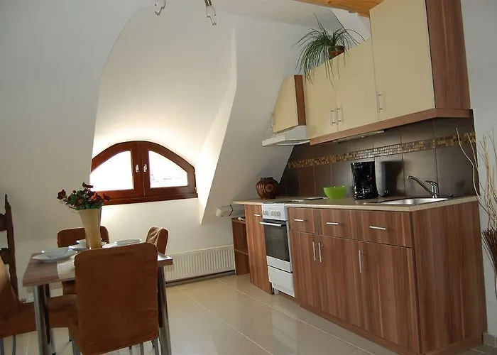 Belvaros Apartmanhaz Lägenhet Sopron